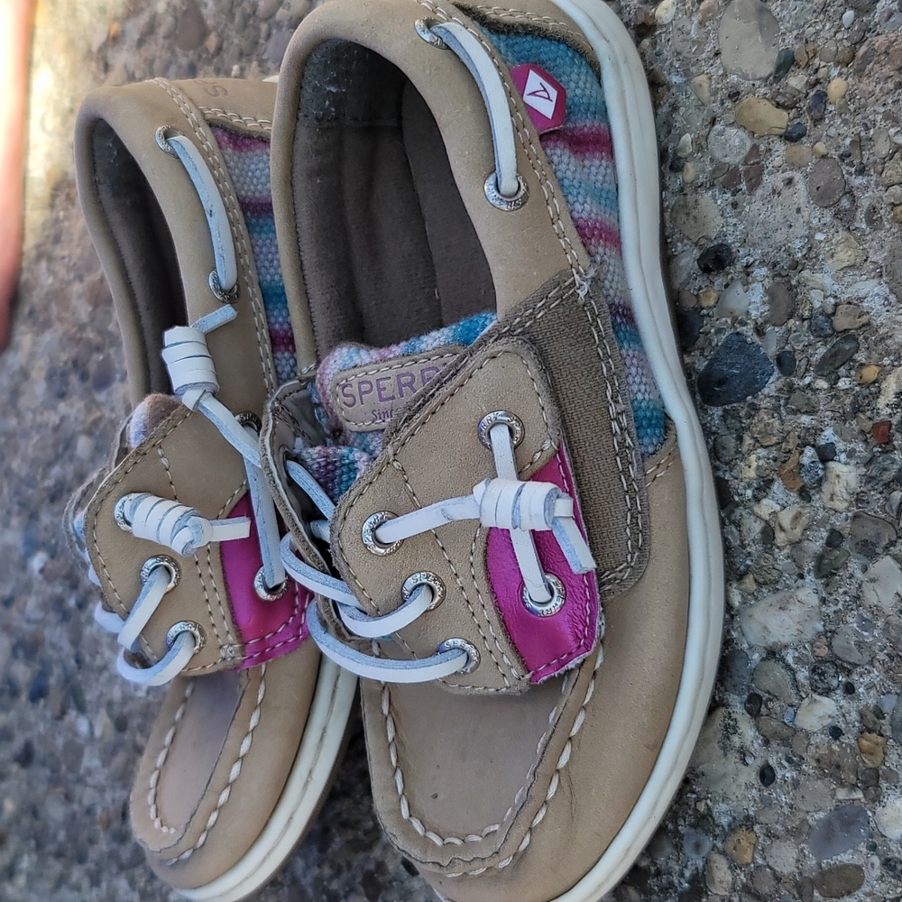 Girls shoes